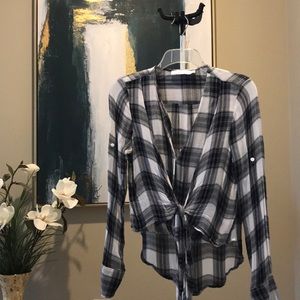 Ark&Co Low-cut Plaid Tie Blouse